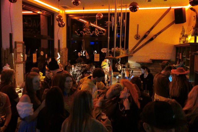 cafe und bar bobos karnevalsparty februar feiern lofer party intersport sturm