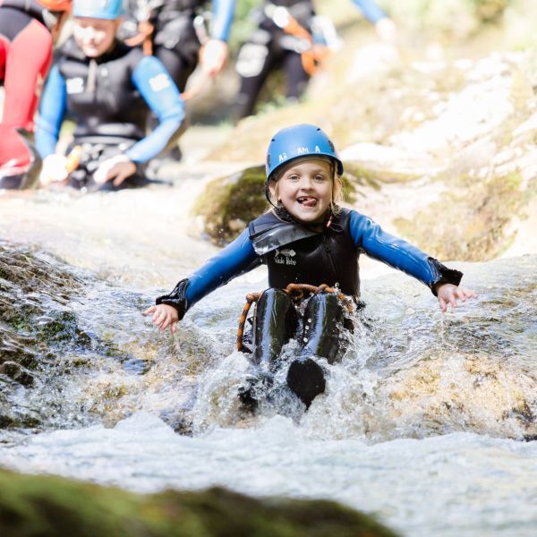 Canyoning-mit-Kinder-Intersport Sturm_Sommer_Urlaub Familie Lofer ©-Base-Camp