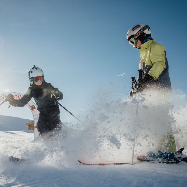 Lofer Almenwelt Lofer Lofi Funline Kinder Spaß Skischule Sturm (c) Salzburger Saalachtal Tourismus, Urheber Katrin Kerschbaumer