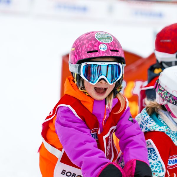 skischule-lofer-kinder-skifahren-beibringen-kinderskikurs-anfaenger-5