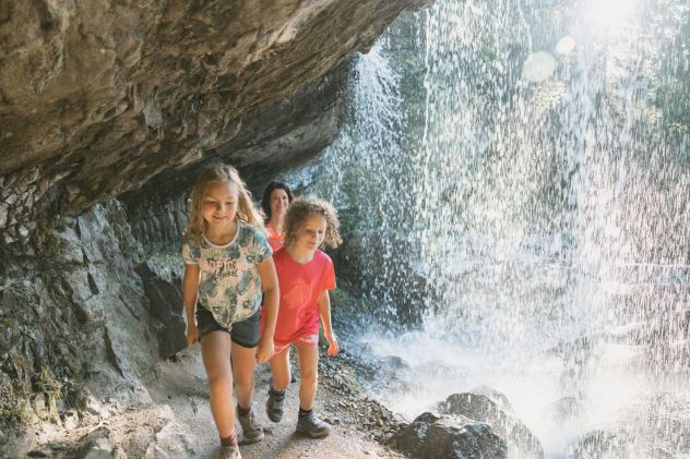 Sommerurlaub mit der Familie in Lofer_Wasserallweg-©-Salzburger-Saalachtal-Tourismus-Urheber-Katrin-Kerschbaumer