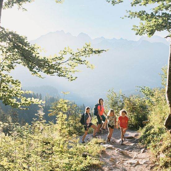 Sommer Almenwelt Lofer Grubhörndl Familie Wandern Intersport Sturm (c) Salzburger Saalachtal Tourismus, Urheber Eduardo Gellner