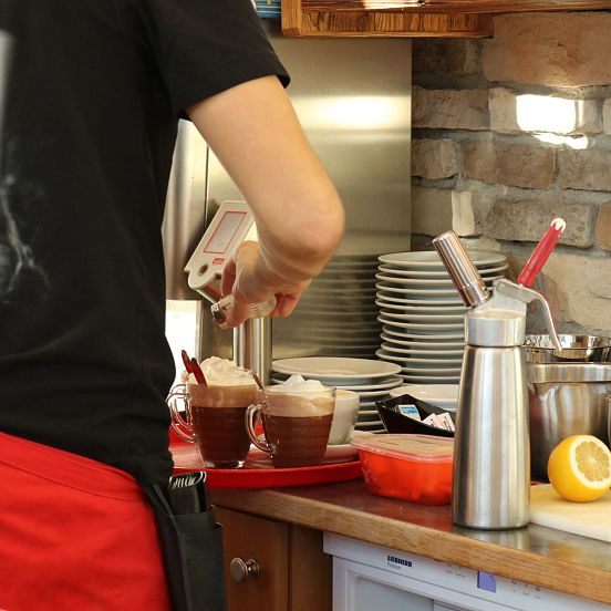 cafe und bar bobos lofer heisse getränke kinder schokolade trinken