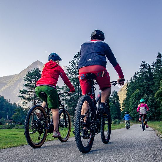 fahrrad fahren_Stoabergrunde_Intersport Sturm_c_salzburger saalachtal tourismus