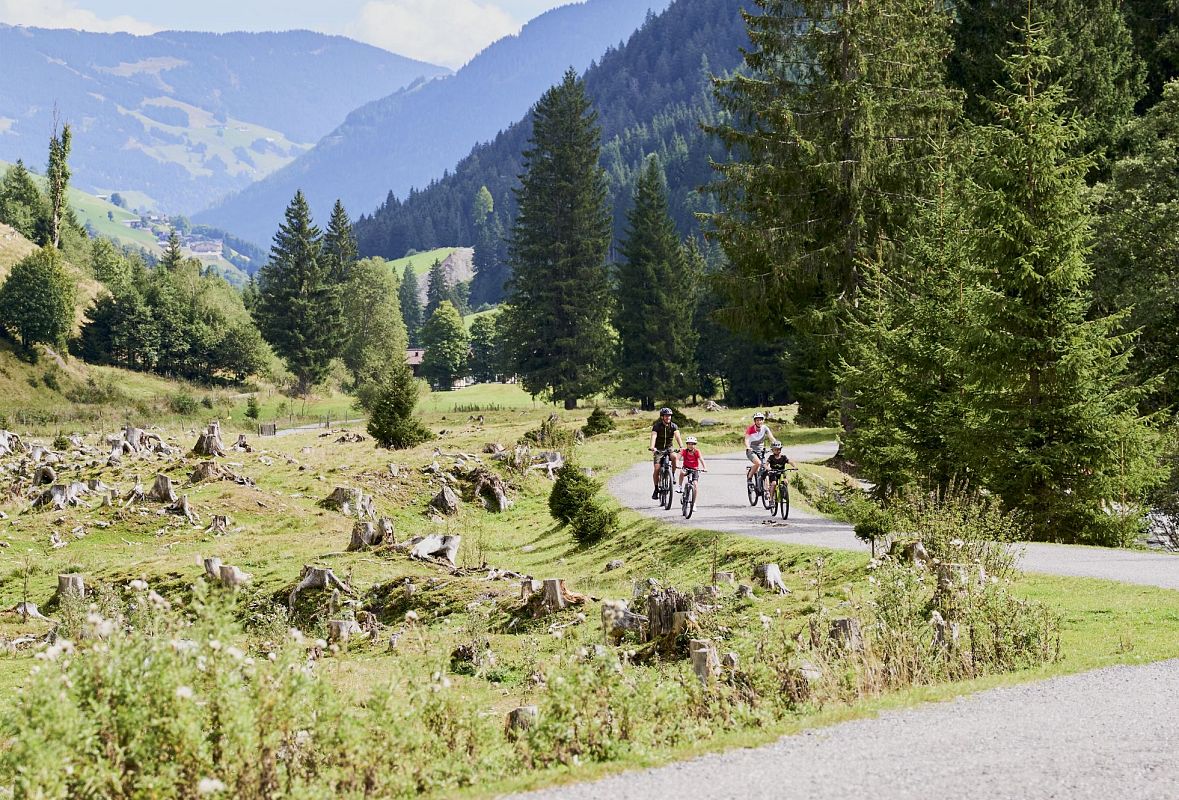 InterSport Sturm_Fahrrad fahren mit der Familie_die schönsten Fahrradtouren