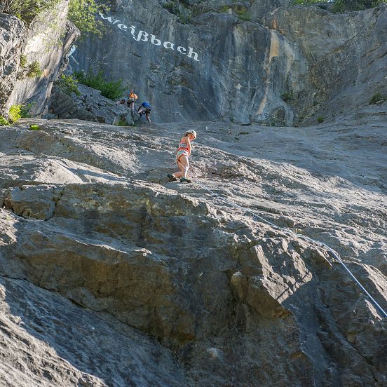 klettergarten-weissbach-lofer-klettern mit kindern-Intersport Sturm_c-salzburger-saalachtal-tourismus