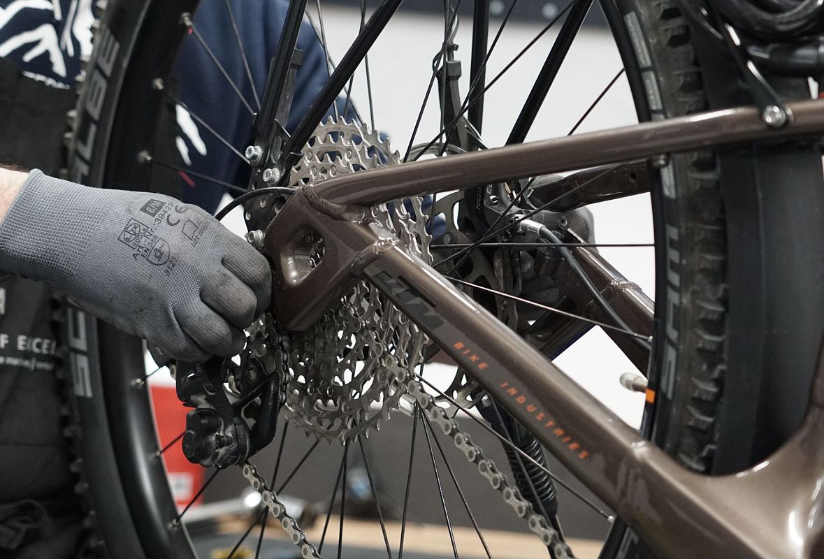 dein-fahrradservice-in-lofer-top-service-bei-intersport-sturm-bike-werkstatt