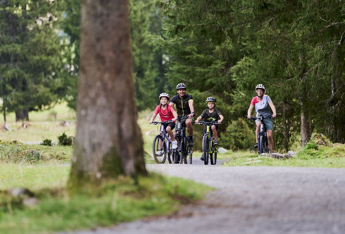 dein-fahrradverleih-in-lofer-buche-jetzt-dein-e-bike-bei-intersport-sturm